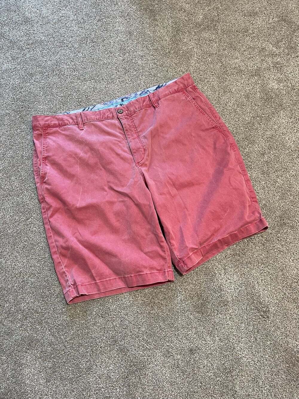 Tommy Bahama Pink Chino Shorts Men's Size 40x10 Casual Flat Front Cotton Blend